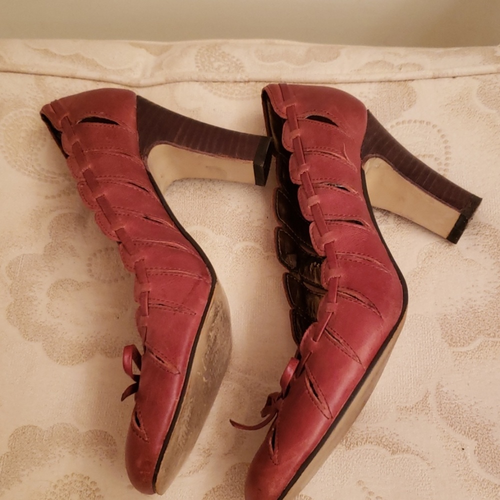STEVE MADDEN HEELS - Picture 3 of 8